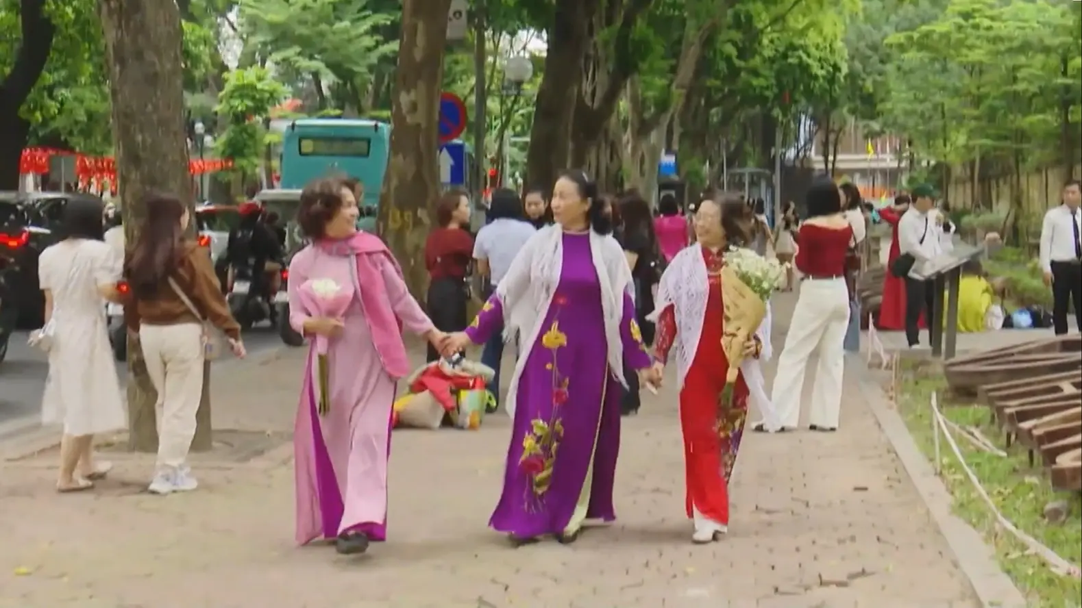 Sáng chớm lạnh trong lòng Hà Nội